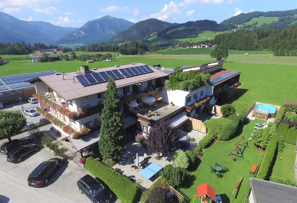 Angerer Alpine Suiten und Familienappartements Tirol-1
